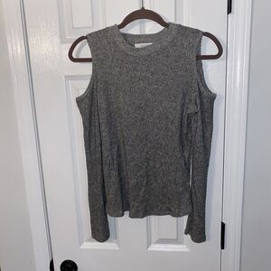 Active USA Cold Shoulder Sweater Women’s Size Large Gray Long Sleeve EUC Soft